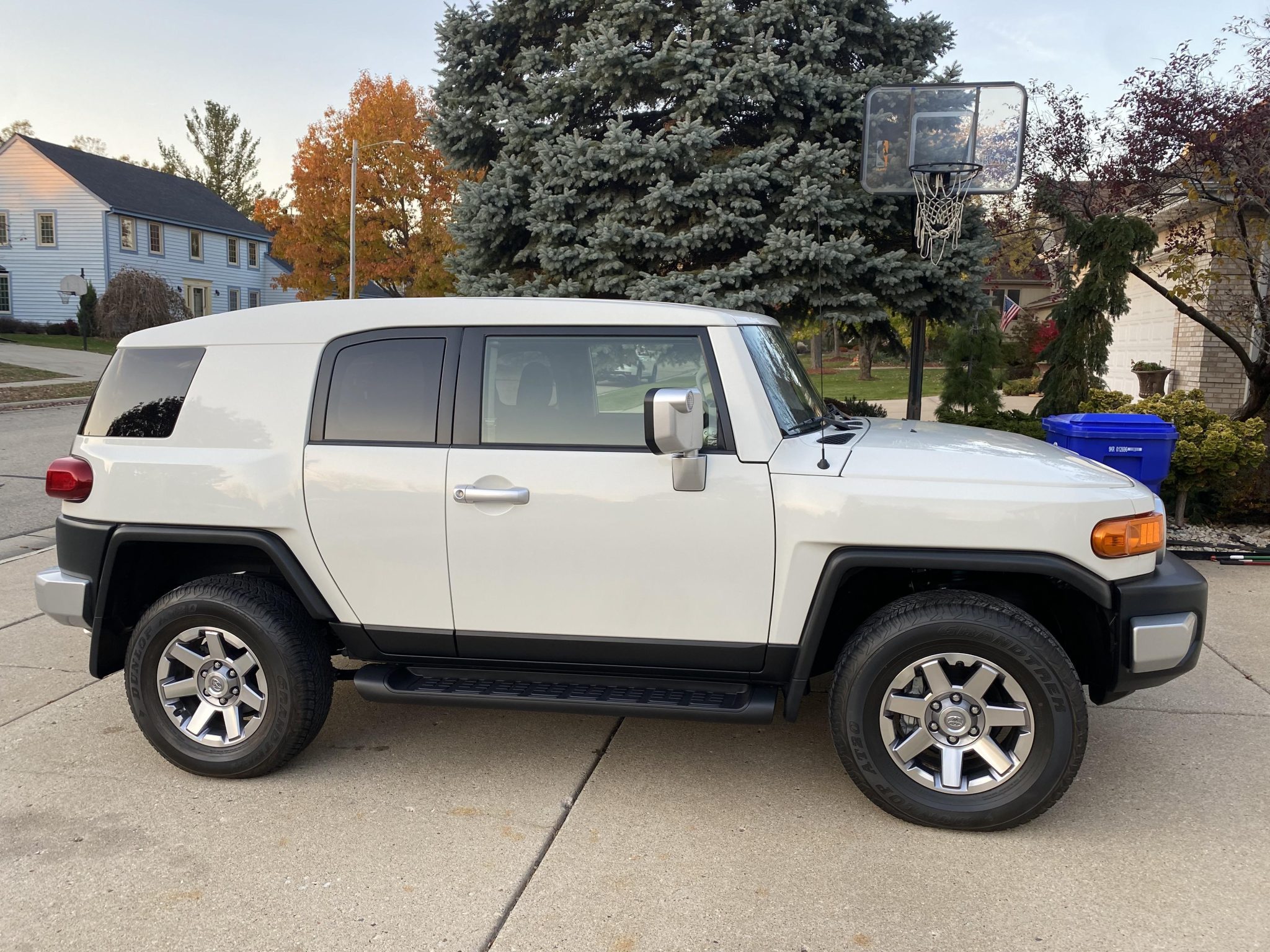 Характеристики, фото, комплектации Toyota FJ Cruiser :: 34renault.ru