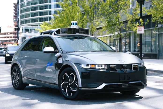 motional-ioniq-5-las-vegas-robotaxi-driverless-vehicle-uber