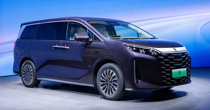 BYD M9 2025